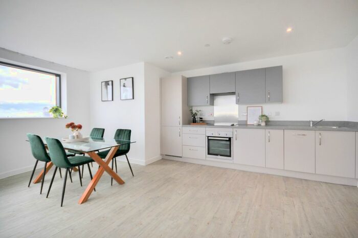 2 Bedroom Flat To Rent In Furness Quay, Salford, M50