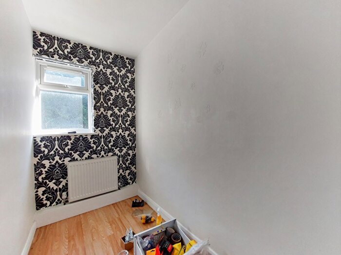 3 Bedroom Flat To Rent In Pampisford Road, South Croydon, CR2