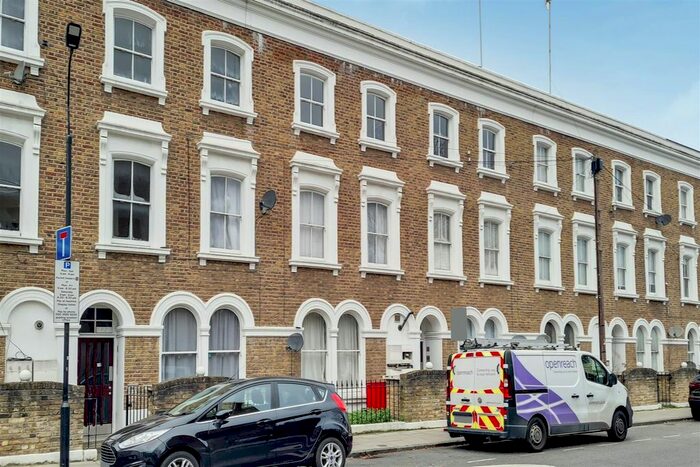 2 Bedroom Flat To Rent In Cedarne Road, Fulham, London, SW6