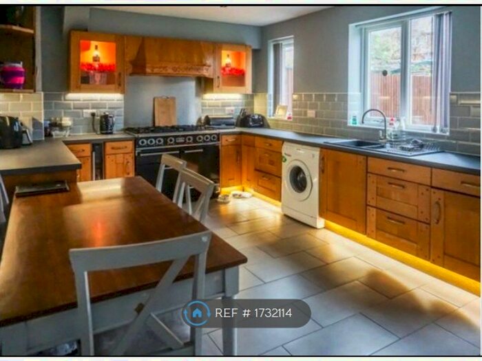 3 Bedroom Semi-Detached House To Rent In Alfred Road, Askern, Doncaster, DN6