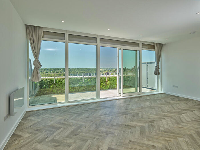 2 Bedroom Flat For Sale In Plot Verla Penthouse Grosvenor Road, St. Albans, AL1