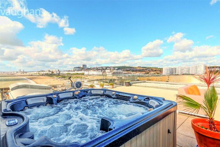 3 Bedroom Flat To Rent In The Boardwalk, Brighton, East Sussex, BN2