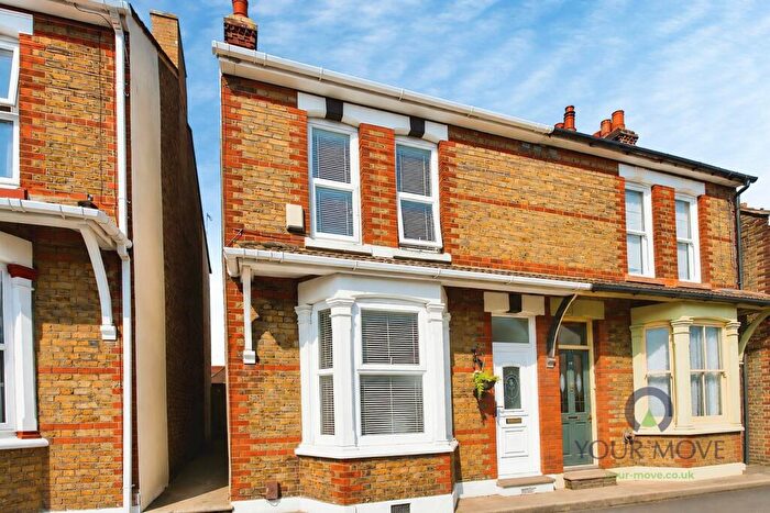 3 Bedroom Semi-Detached House For Sale In Victoria Road, Sittingbourne, Kent, ME10