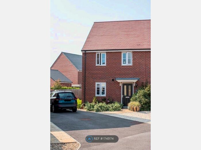 3 Bedroom End Of Terrace House To Rent In Sutherland Lane, Bedford, MK40