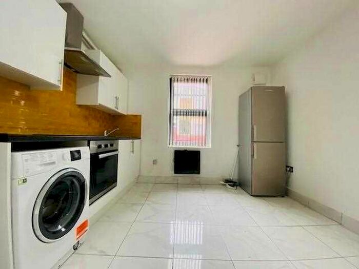1 Bedroom Flat To Rent In Alpha Street North, Slough, SL1