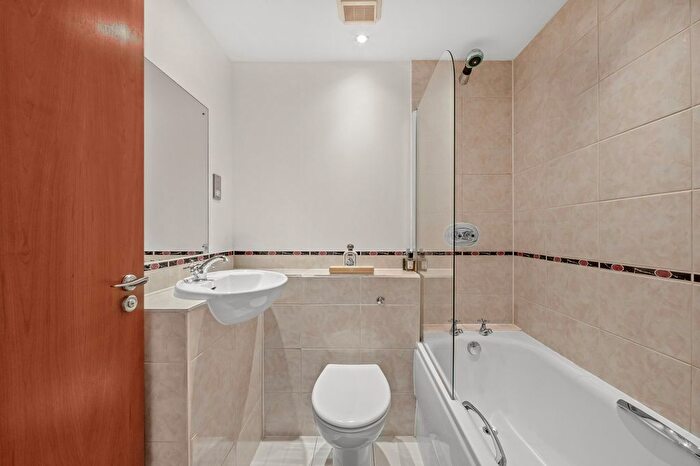 2 Bedroom Flat For Sale In St. Martin's Lane, Charing Cross, WC2N - Photo 11