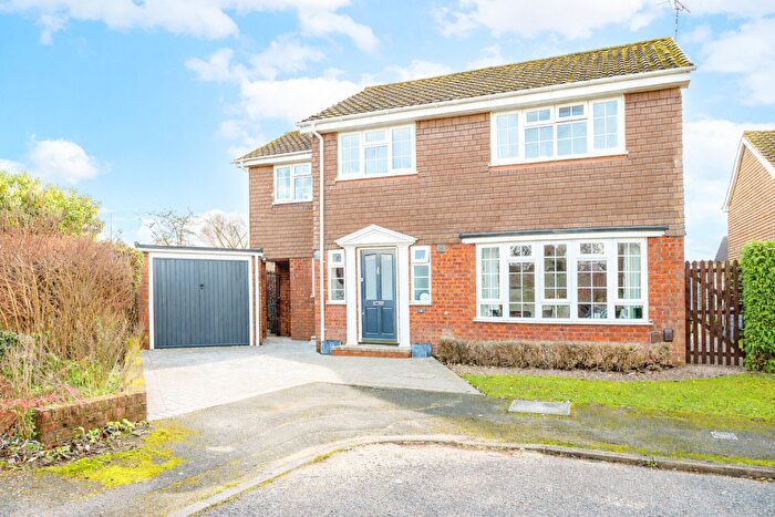 4 Bedroom Detached House For Sale In Close To Town Centre - Cavendish Close Wendover, HP22