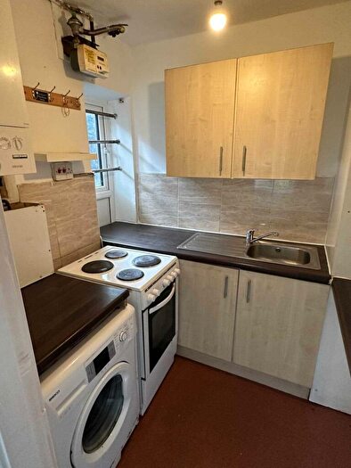 1 Bedroom Flat To Rent In Flat Falkland House, M14