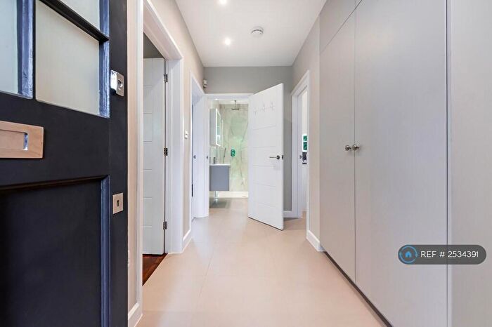 1 Bedroom Flat To Rent In Midholm Close, London, NW11