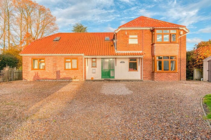 6 Bedroom Detached House For Sale In Dereham Road, Beeston, PE32