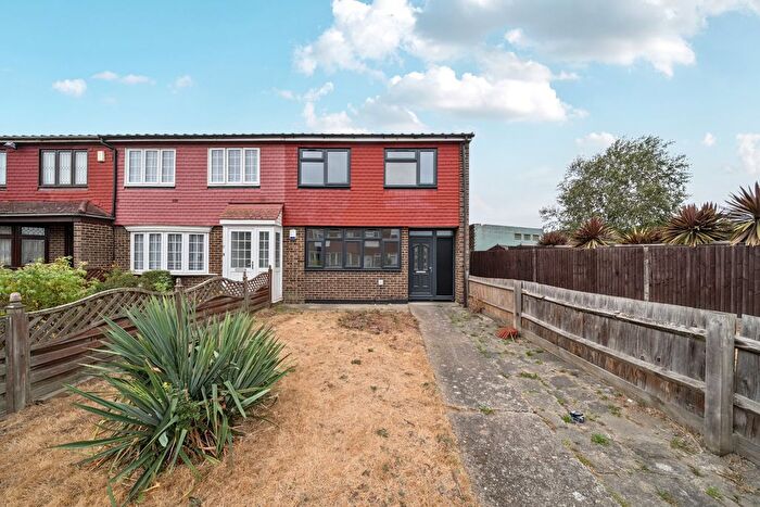 3 Bedroom End Of Terrace House For Sale In Bennett Close, Welling, DA16