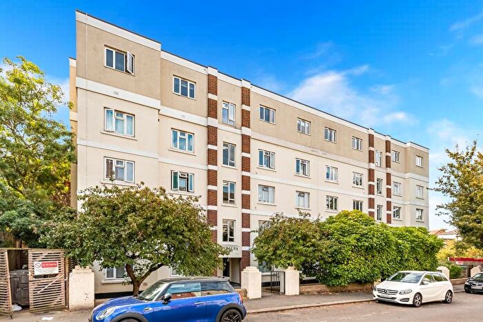 2 Bedroom Flat For Sale In Rosebank Way, Acton, W3