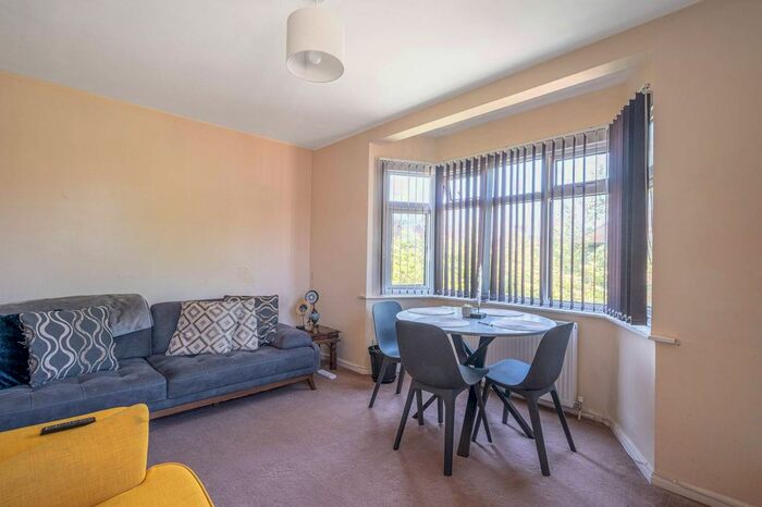 3 Bedroom Flat To Rent In Abercorn Road, Mill Hill East, London, NW7