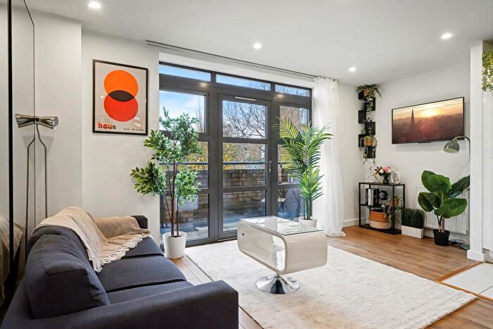 1 Bedroom Flat For Sale In Oldridge Road, London, SW12
