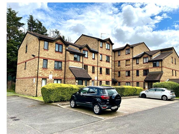 2 Bedroom Apartment For Sale In Samuel Close, London, SE14