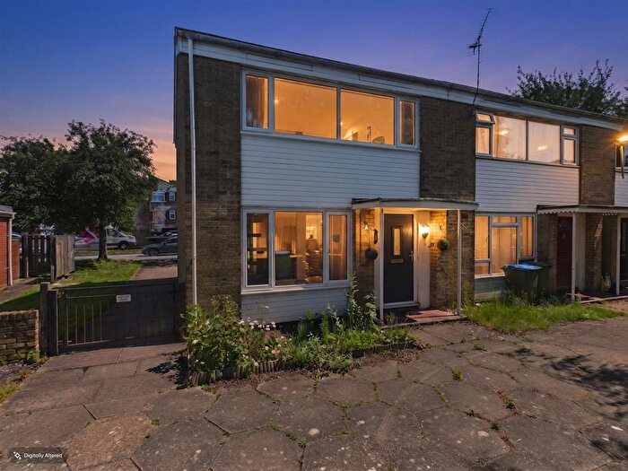 3 Bedroom End Terrace House For Sale In Hastoe Park, Aylesbury, Buckinghamshire, HP20