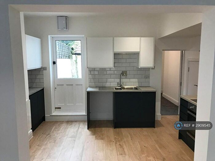 1 Bedroom Flat To Rent In Mottingham Road, London, SE9