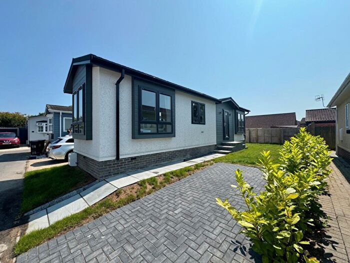 1 Bedroom Park Home For Sale In Lyndhurst Road, Christchurch, BH23