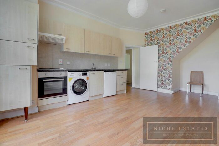 2 Bedroom Flat To Rent In Great North Road, London, N6