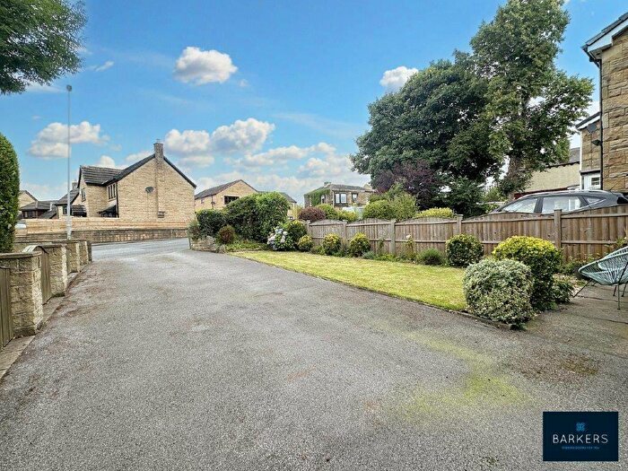 4 Bedroom Detached House For Sale In Oxford Road, Gomersal, BD19