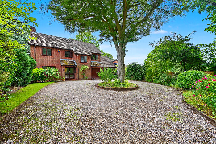 4 Bedroom Detached House For Sale In Overslade Lane, Rugby, Warwickshire, CV22