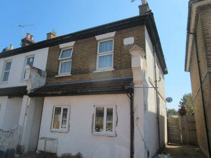 1 Bedroom Flat To Rent In Queens Road, Southend-On-Sea, SS1