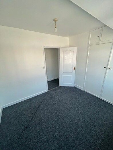1 Bedroom Flat To Rent In Rushden Gardens, Ilford, Essex, IG5