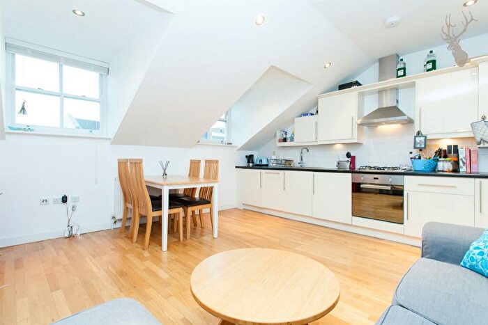 2 Bedroom Flat To Rent In Roman Road, Bow, London, E3