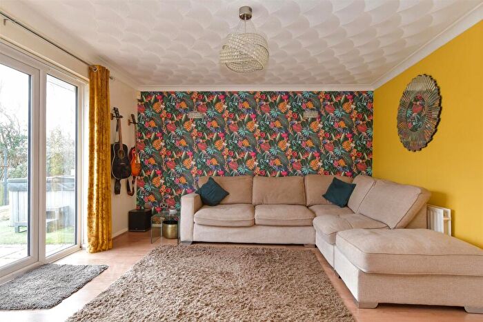 3 Bedroom Detached Bungalow For Sale In Avery Way, Allhallows, Rochester, Kent, ME3