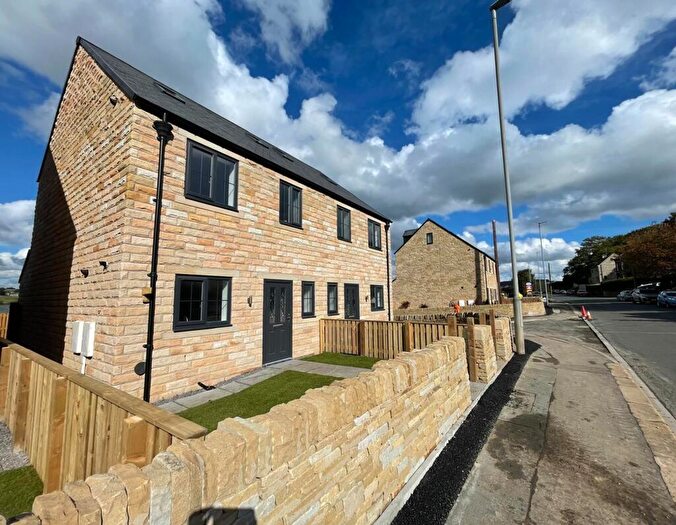3 Bedroom Semi-Detached House For Sale In Woodland Court, Holmfirth, HD9