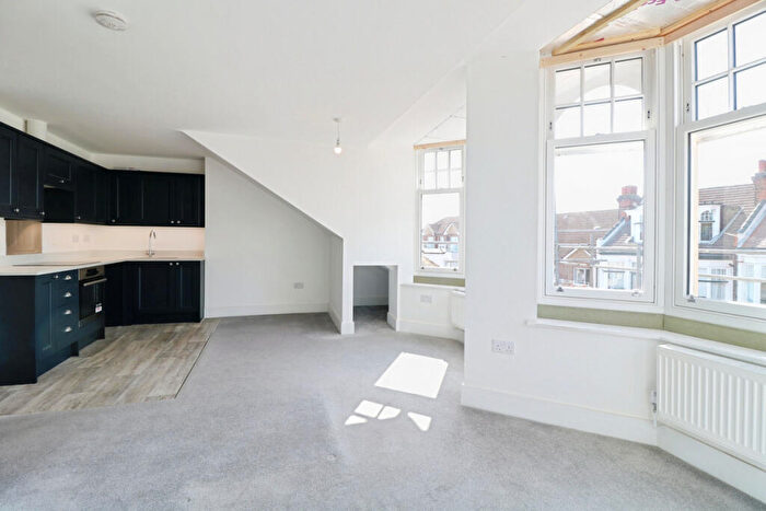 2 Bedroom Apartment To Rent In Palmeira Avenue, Westcliff-on-sea, SS0