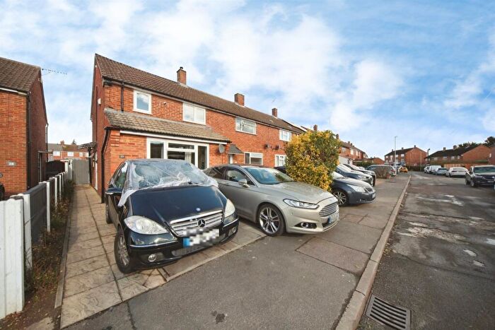 2 Bedroom Semi-Detached House For Sale In Briar Close, Luton, LU2