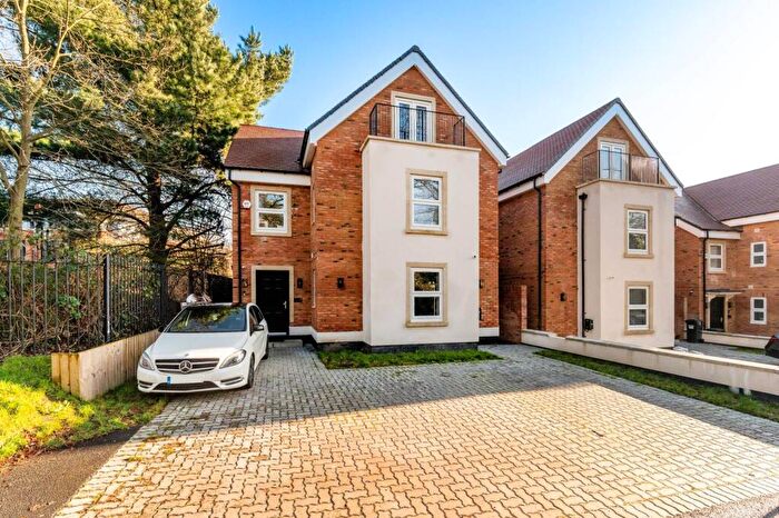 4 Bedroom Detached House For Sale In Upton Park, Berkshire, Slough, SL1