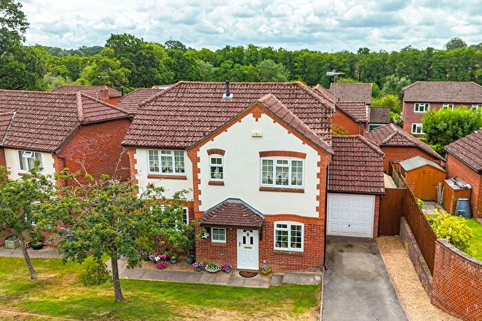 4 Bedroom Detached House For Sale In Comfrey Close, Romsey, SO51