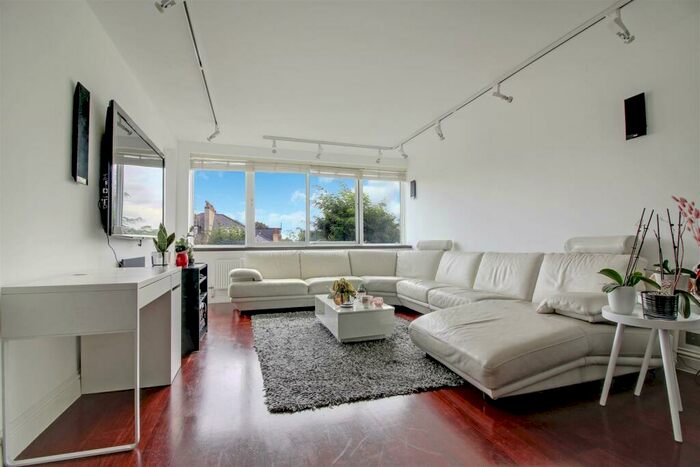 3 Bedroom Apartment To Rent In Belsize Grove, Belsize Park, NW3