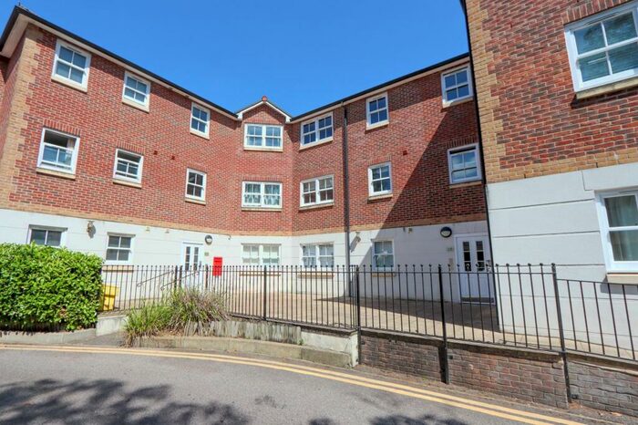 2 Bedroom Apartment To Rent In Hemnall Street, Epping, CM16