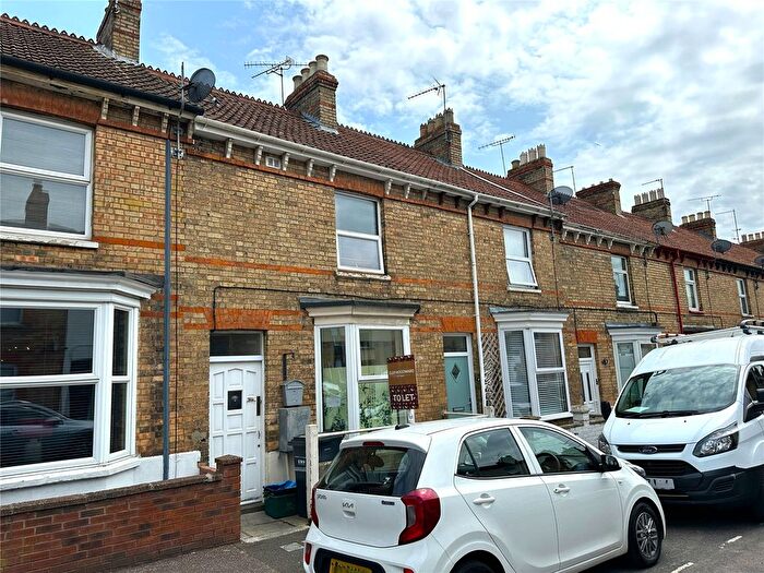 1 Bedroom Flat To Rent In Grays Road, Taunton, Somerset, TA1