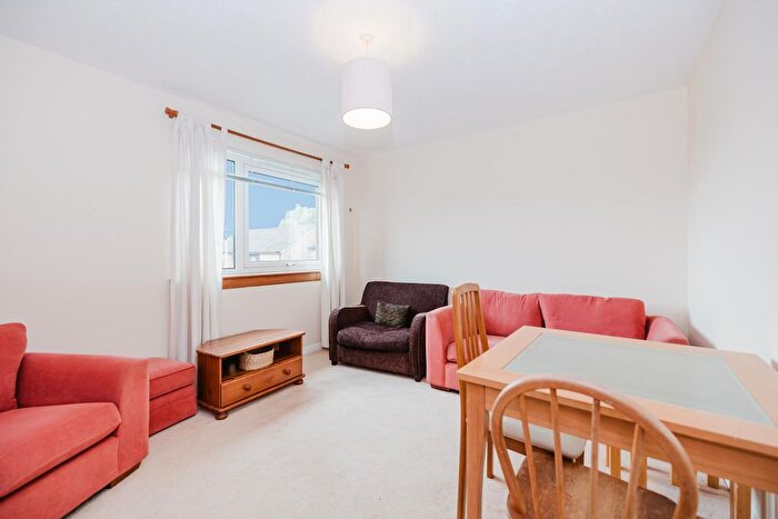 1 Bedroom Flat To Rent In Craigievar Square, Edinburgh, EH12