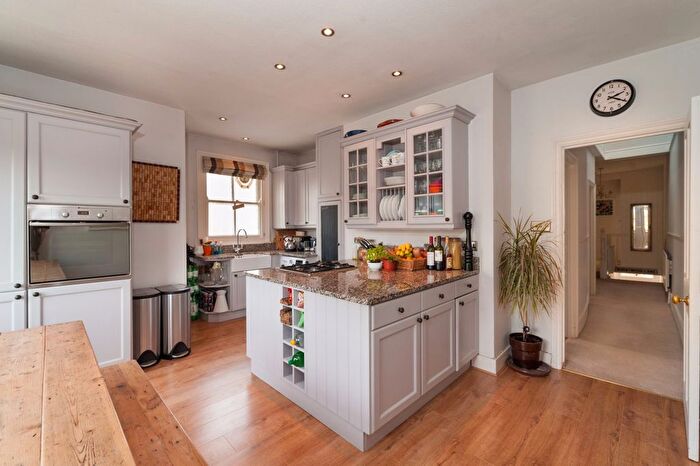 3 Bedroom Flat To Rent In Burntwood Lane, London, SW17