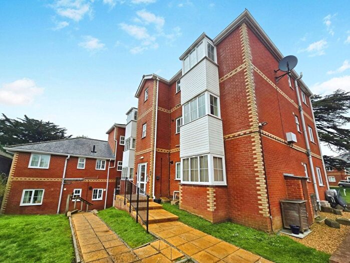 2 Bedroom Flat For Sale In Brookside Close, Freshwater, Isle Of Wight, PO40