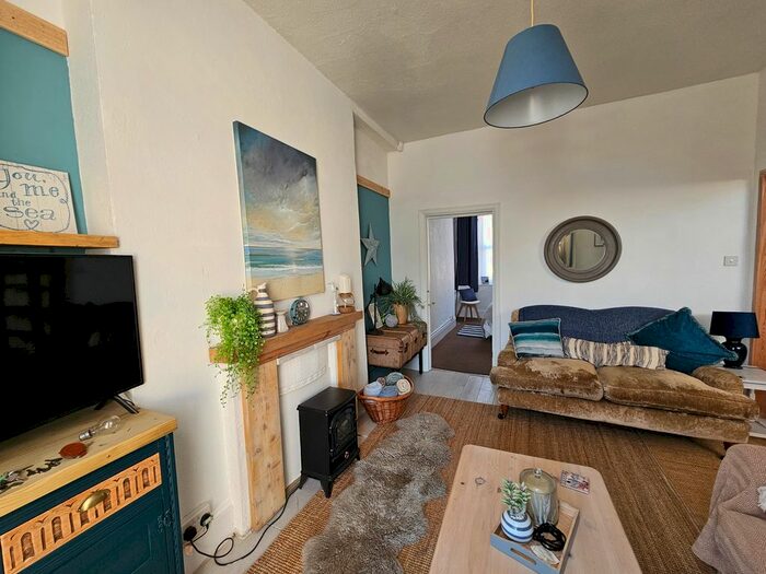 1 Bedroom Flat To Rent In Lucius Street, Torquay, TQ2