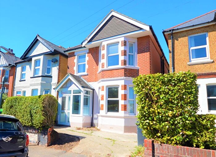 5 Bedroom Detached House To Rent In Heathwood Road, Bournemouth, BH9