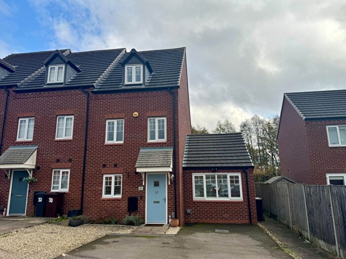 3 Bedroom Town House For Sale In New Meadow Close, Dickens Heath, Solihull, B90