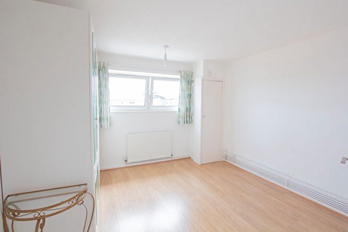 2 Bedroom Flat To Rent In Copperfield, Chigwell, IG7