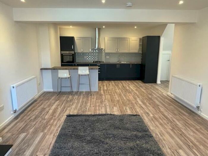 2 Bedroom Flat To Rent In Shirley High Street, Southampton, SO16