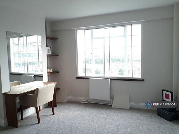 Studio To Rent In Highstone Mansions, London, NW1