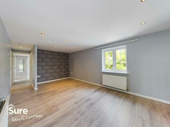 3 Bedroom Coach House To Rent In Richards Street, Hatfield, Hertfordshire, AL10