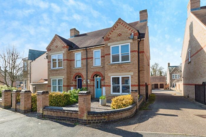 3 Bedroom Semi Detached House For Sale In Heathcliff Avenue, Fairfield, Hitchin, SG5