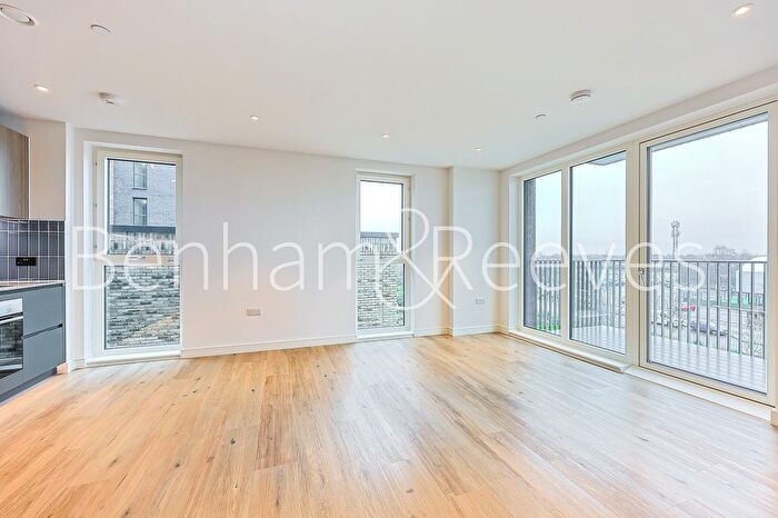 2 Bedroom Flat To Rent In Viola House, Greenleaf Walk, UB1