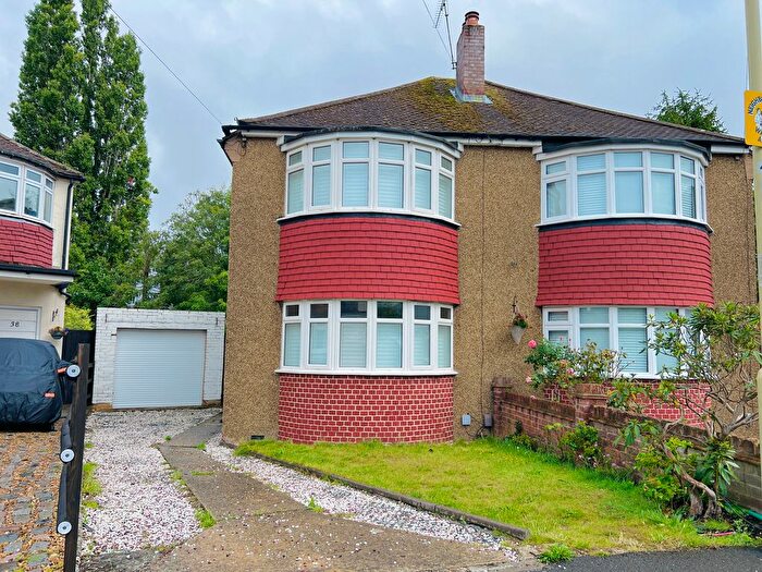 3 Bedroom Semi-Detached House To Rent In Gillian Avenue, Aldershot, GU12